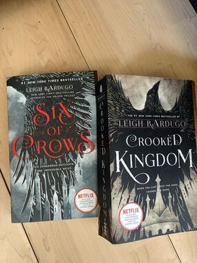 Leigh Bardugo Six of Crows & Crooked Kingdom Paperback Duo